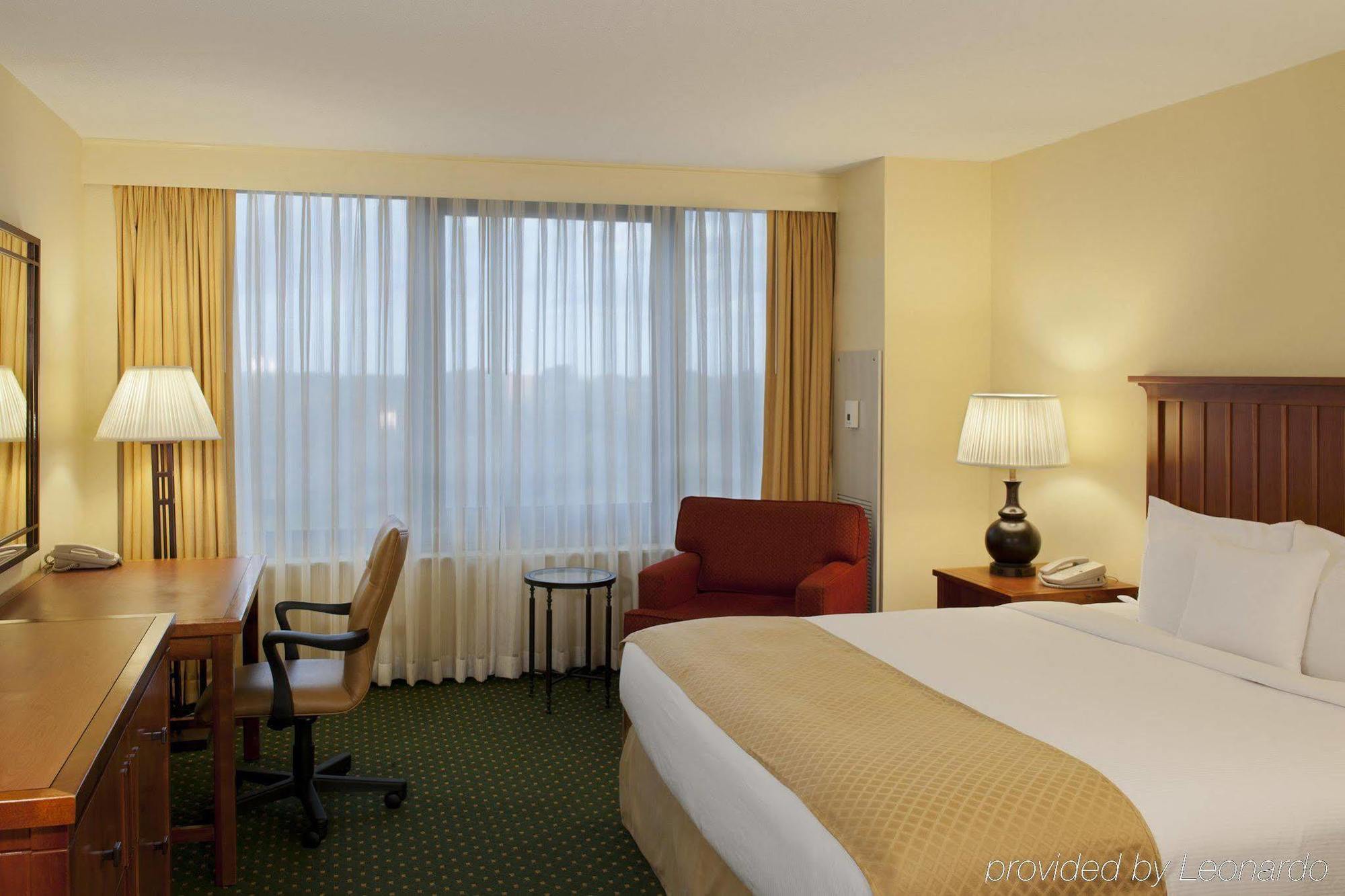 Отель Doubletree By Hilton Chicago - Ок-Брук Экстерьер фото